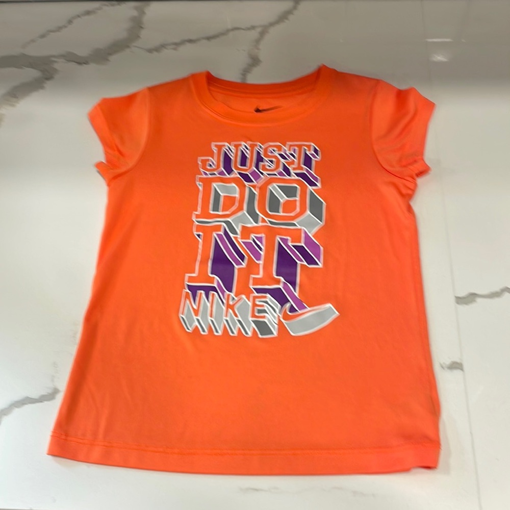 Girls Nike Tee